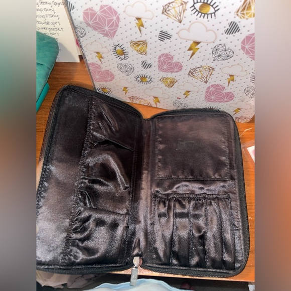 It Brushes for Ulta Black Patent Leather Makeup Travel Case - Picture 4 of 5
